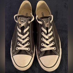 Men’s Black Low Top Converse Chuck Taylors